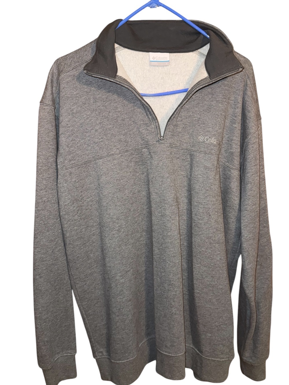 Columbia Men's Gray Half-Zip Pullover with Dark Collar